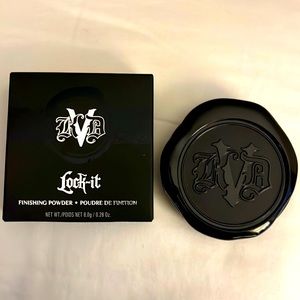 KVD Lock-It Finishing Powder light